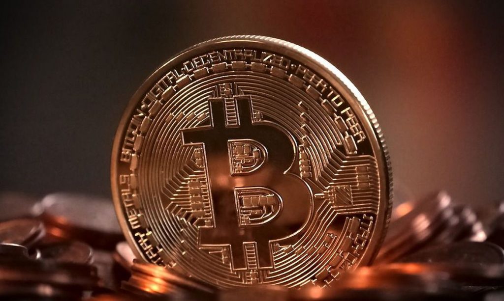 Bitcoin ultrapassa marca recorde e chega a valer US$ 60 mil
